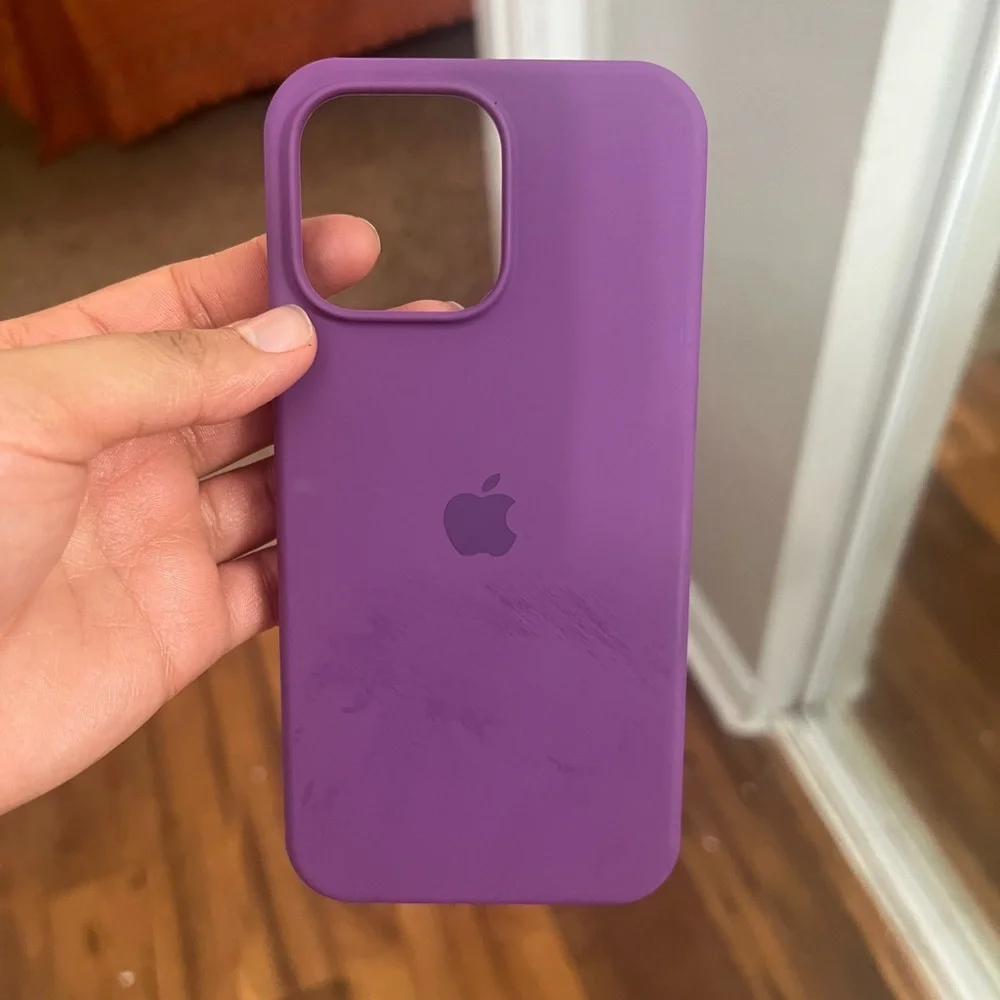 iPhone 15 pro max purple-ish magenta color.  NON MAG SAFE case.